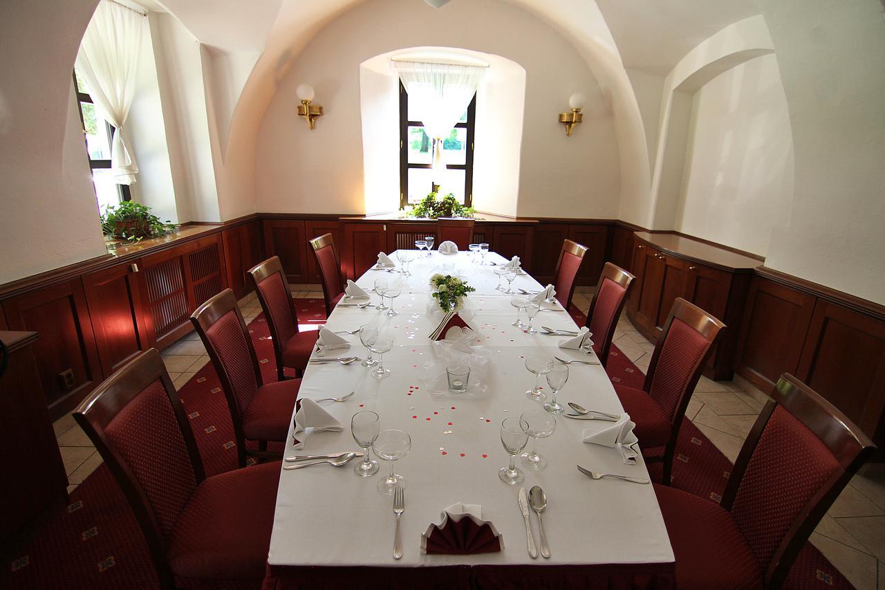 Zamek Havirov Hotel Bagian luar foto