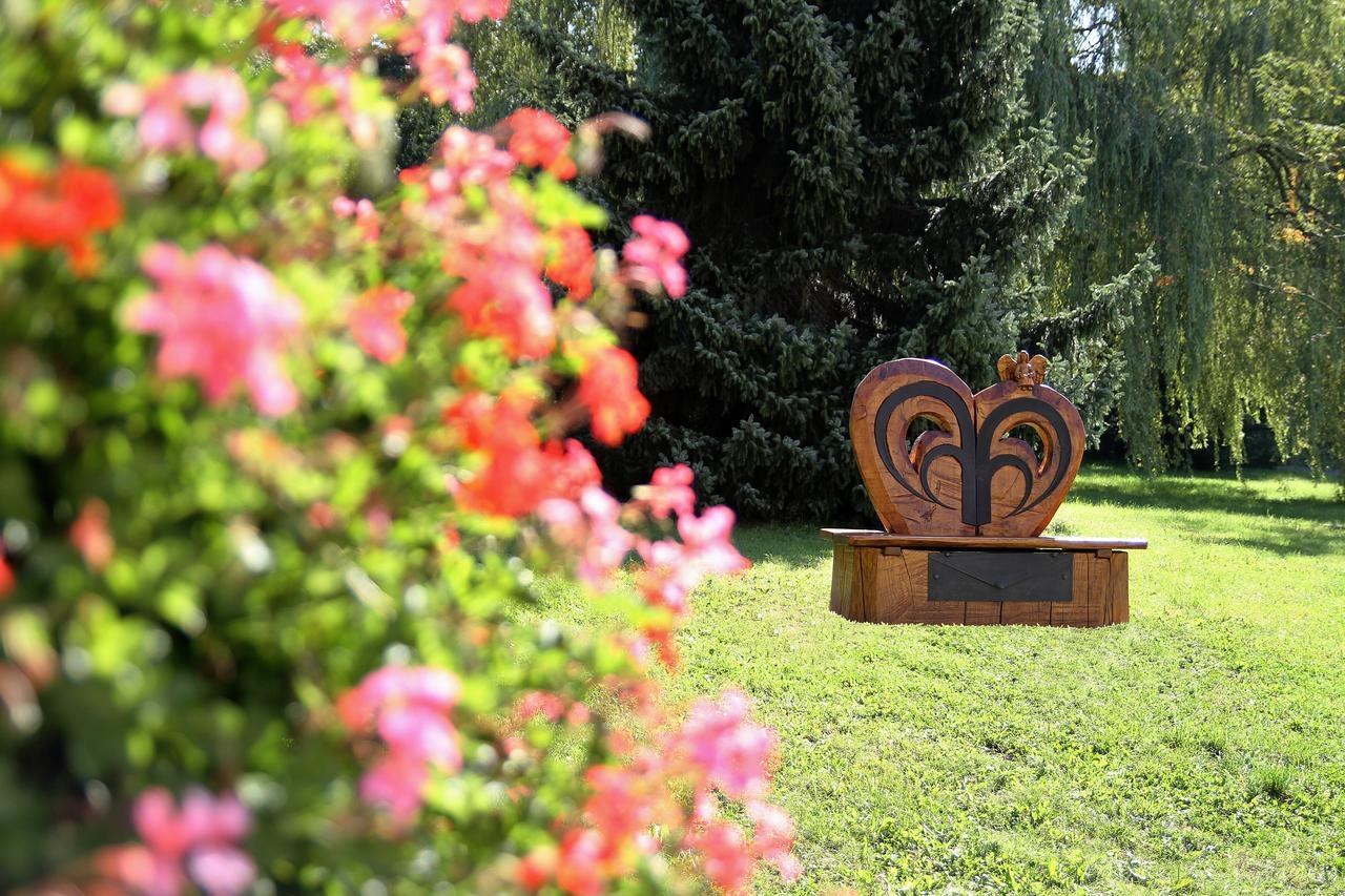 Zamek Havirov Hotel Bagian luar foto