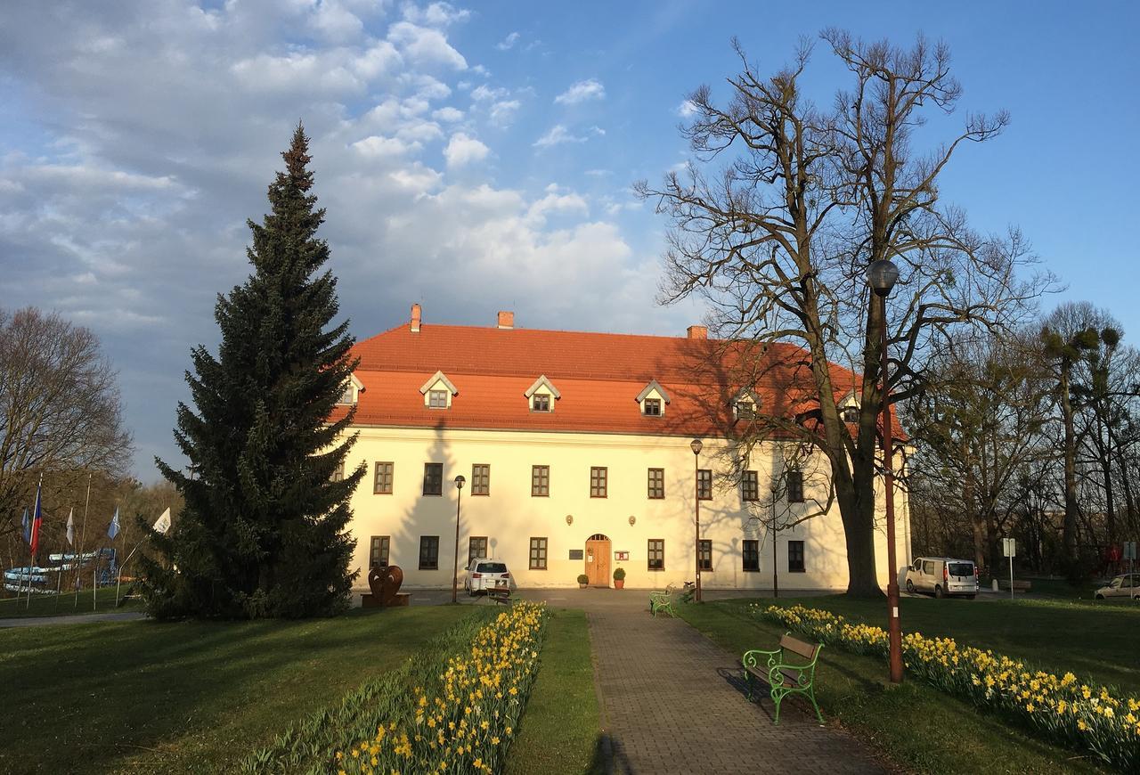 Zamek Havirov Hotel Bagian luar foto